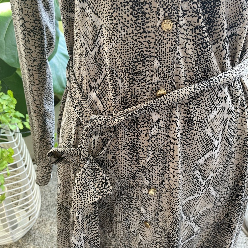Banana Republic woman’s dress in size M in gently used condition - Picture 2 of 4